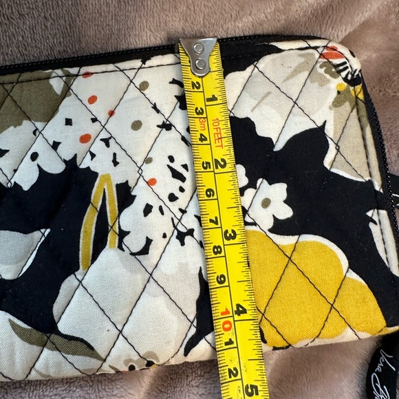 Vera Bradley quilted cotton zip-around wallet in "Dogwood" floral pattern - Picture 6 of 8